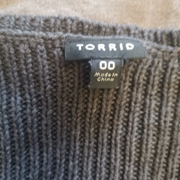 Torrid V-neck sweater - Picture 3 of 4